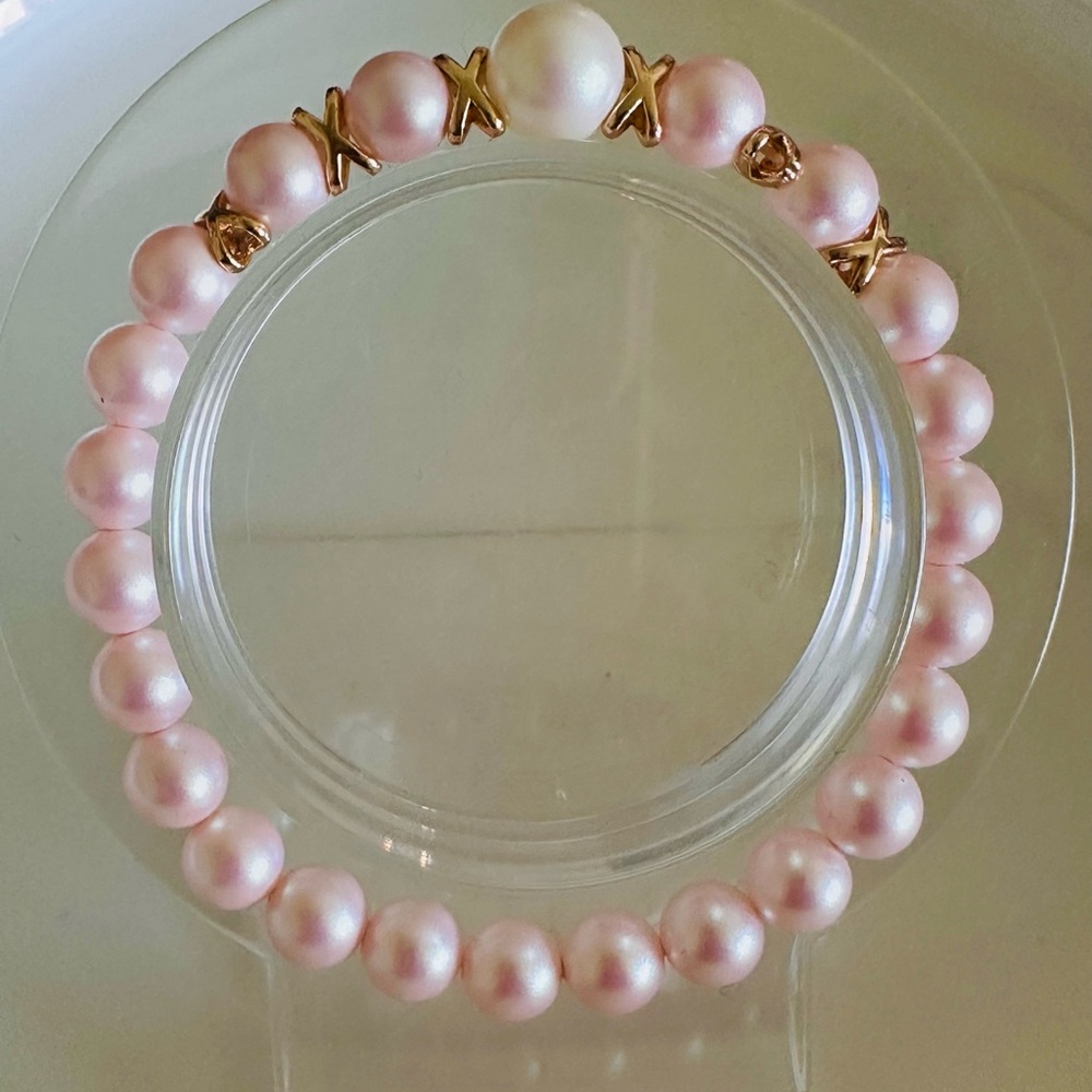 Chic Pink Pearl Bracelet with Gold Details